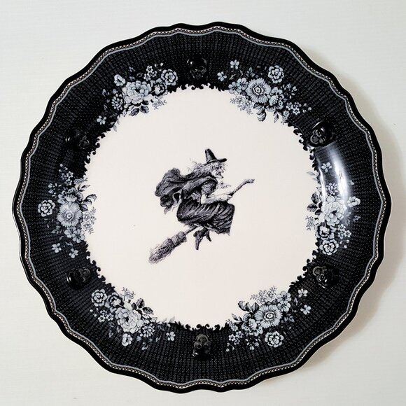 NEW Williams Sonoma SPOOKY SOIREE Dinner Plate Witch 11" Stoneware Halloween - Picture 1 of 5